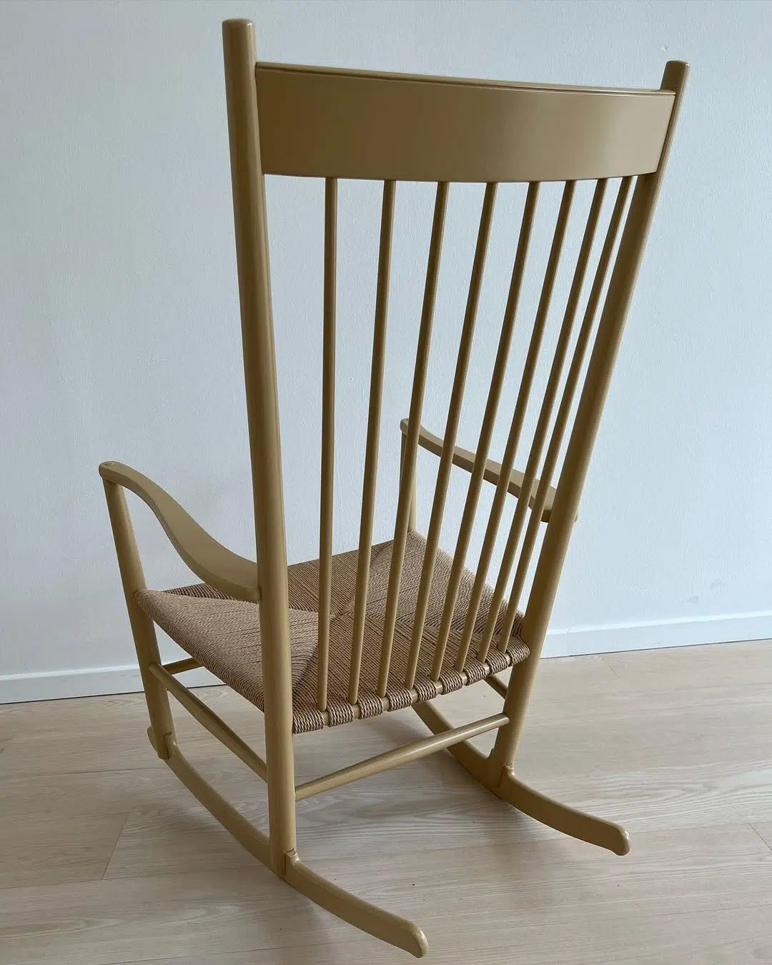 J16 Rocking chair