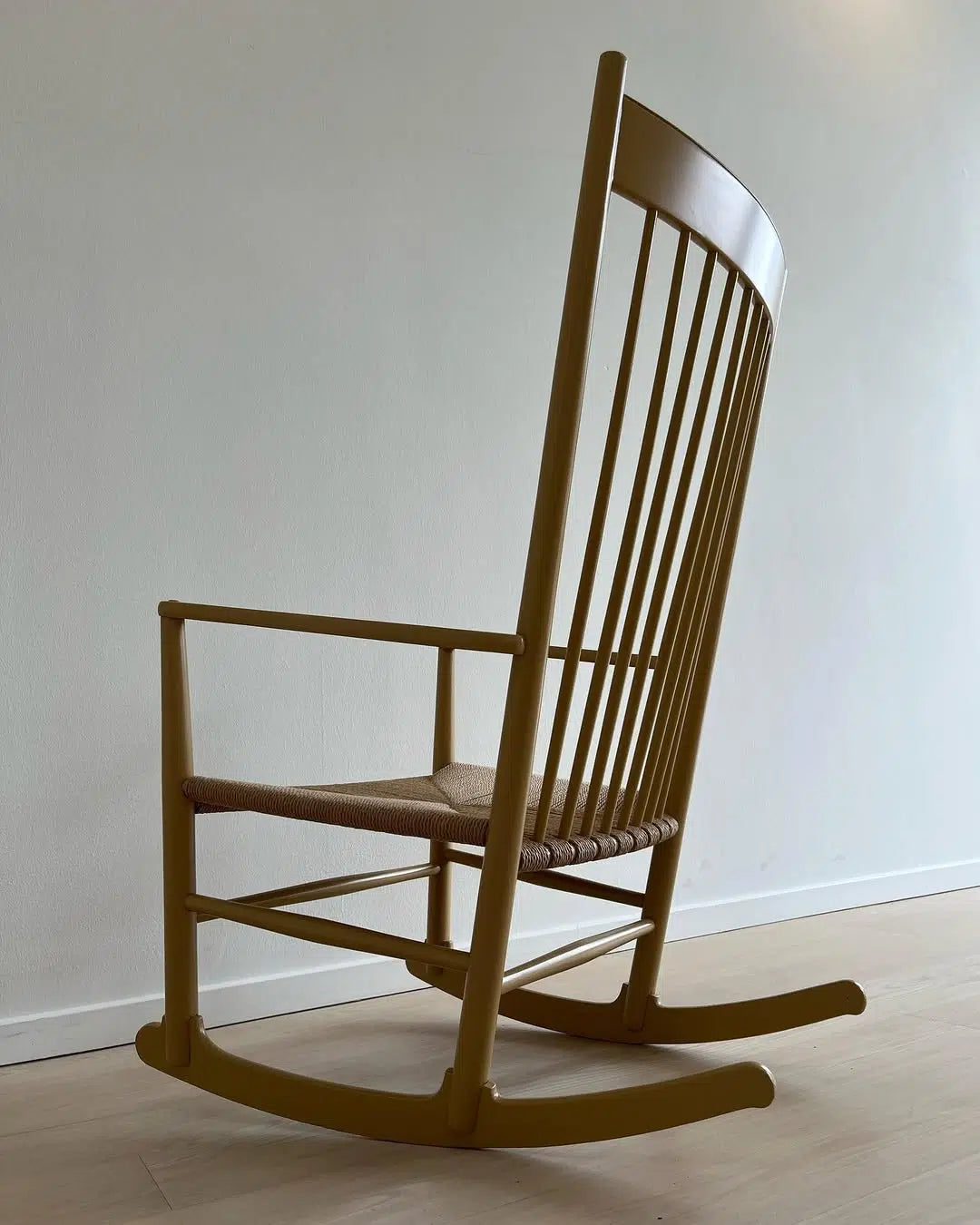 J16 Rocking chair