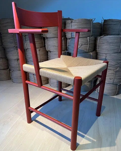 F Chair med armlæn
